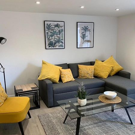 The White House Flat By Select Sa Appartamento Reading Esterno foto