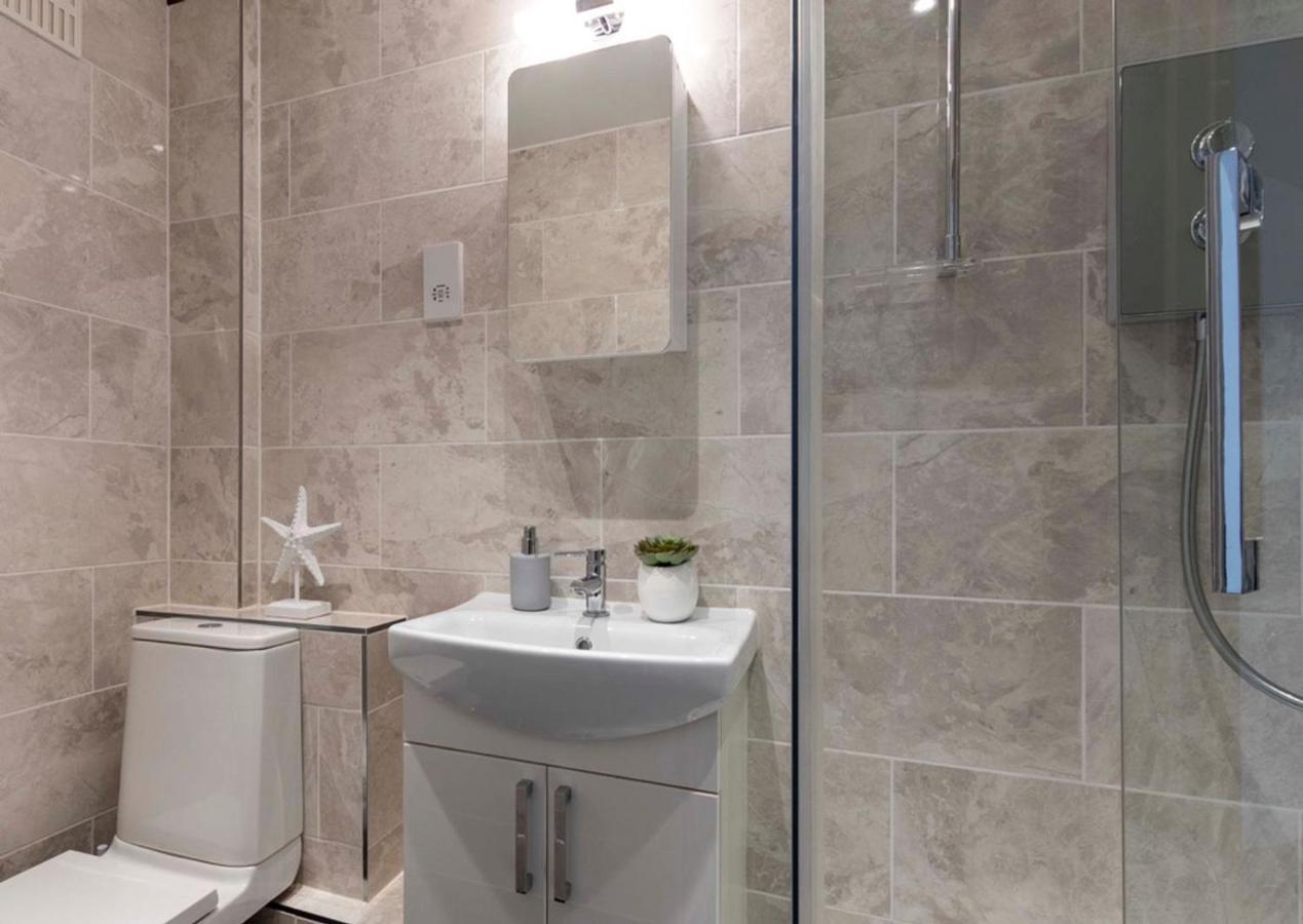 The White House Flat By Select Sa Appartamento Reading Esterno foto