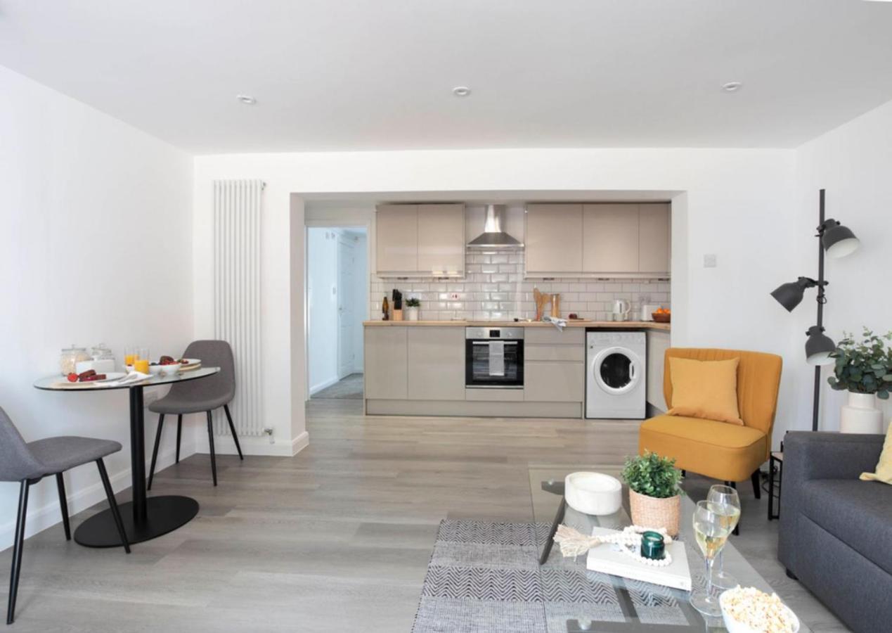 The White House Flat By Select Sa Appartamento Reading Esterno foto